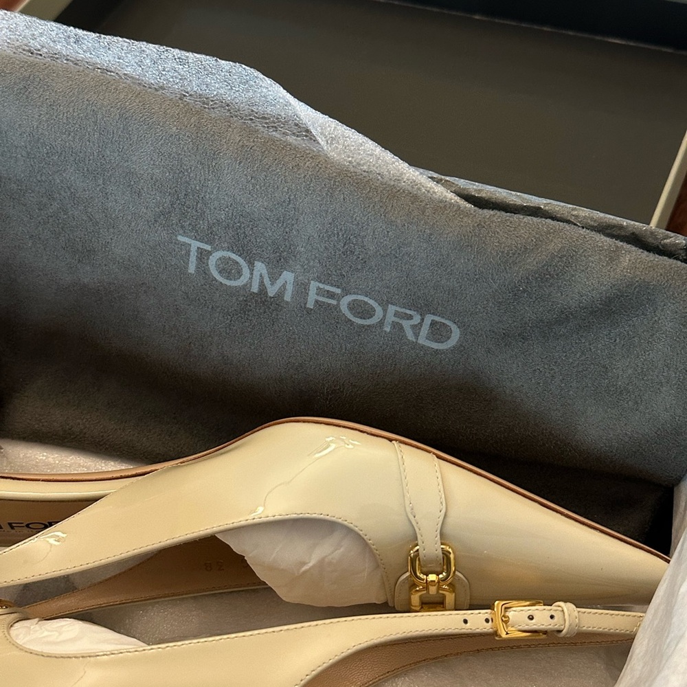 Tom Ford Cream Slingback Heels with Gold Chain - Picture 6 of 15